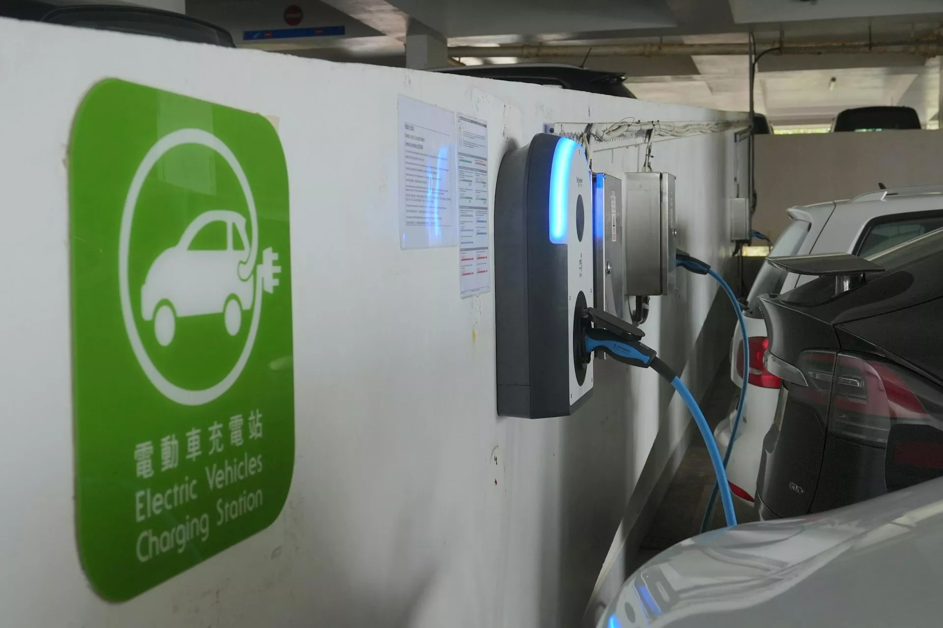 Green Parking with Edge AI Camera for Carpoolers and Electric Vehicle Drivers
